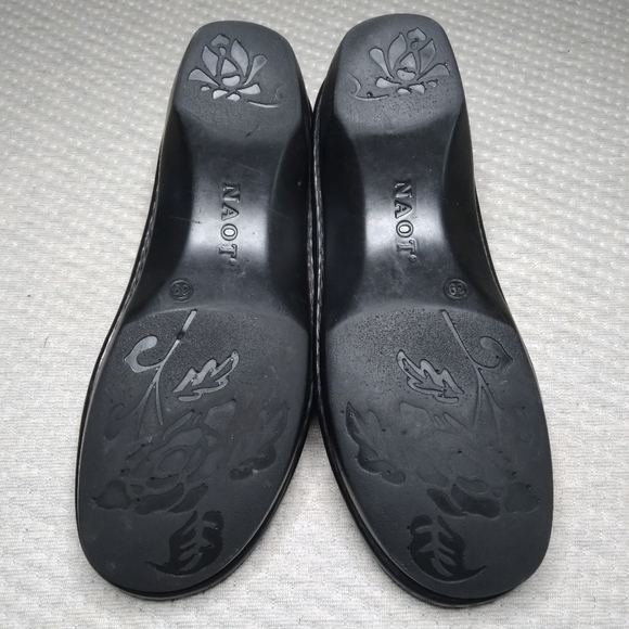 Naot black shoe, zipper - Picture 7 of 9